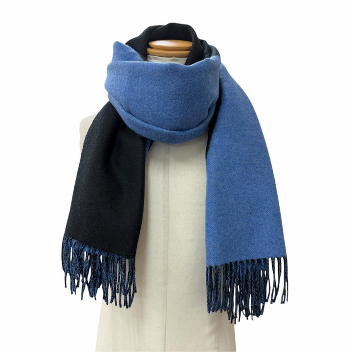 Great HERMES Scarf Two-tone fringed shawl, large size blue cashmere mens