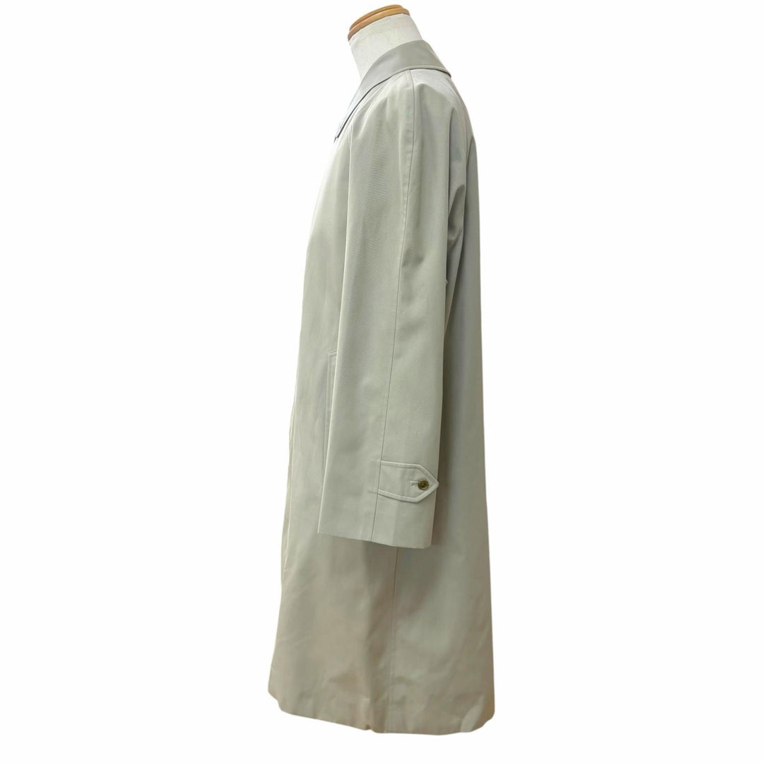 Pristine Burberrys coat Deadstock, Nova Check pattern lining, concealed placket.