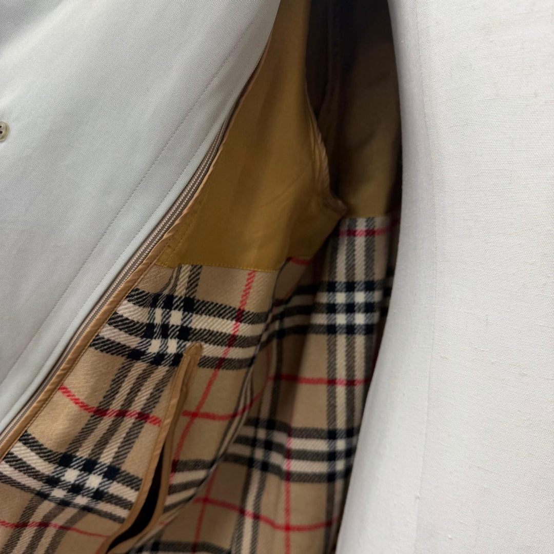 Pristine Burberrys coat Deadstock, Nova Check pattern lining, concealed placket.