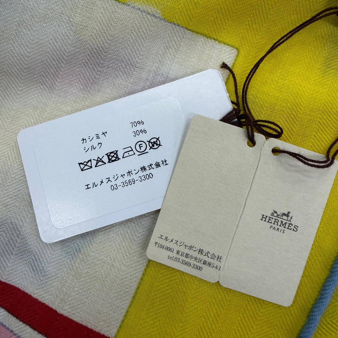 Pristine HERMES scarf Carré 140 Carré Géant Apron d'Or Large format cashmere