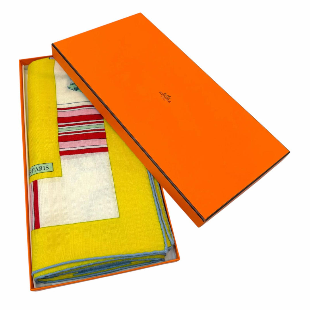 Pristine HERMES scarf Carré 140 Carré Géant Apron d'Or Large format cashmere