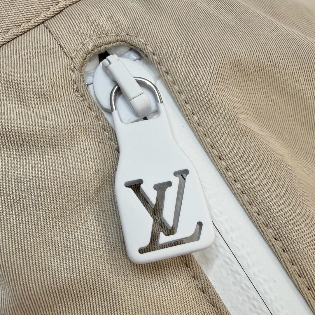 Excellent LOUIS VUITTON cargo pants Technical signature print gabardine beige 44