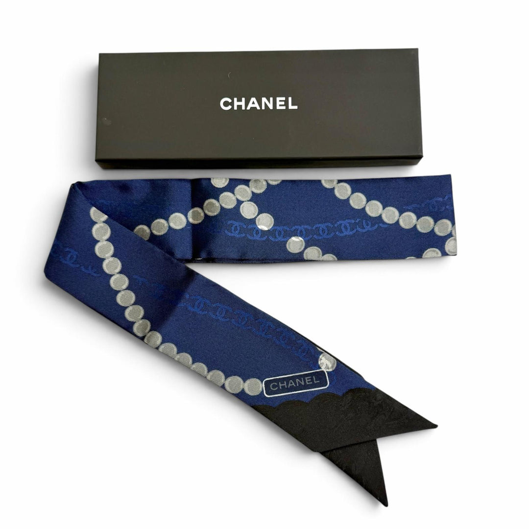 Pristine CHANEL scarf COCO Mark Logo Pearl Motif Twilly Navy silk Women
