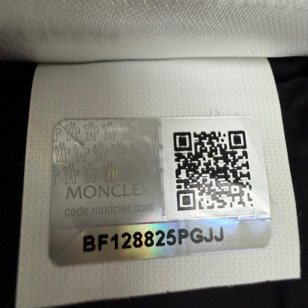 Great MONCLER down coat VOUGLANS Flared hem, switching design, ZIP UP black