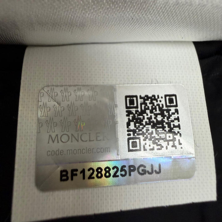 Great MONCLER down coat VOUGLANS Flared hem, switching design, ZIP UP black