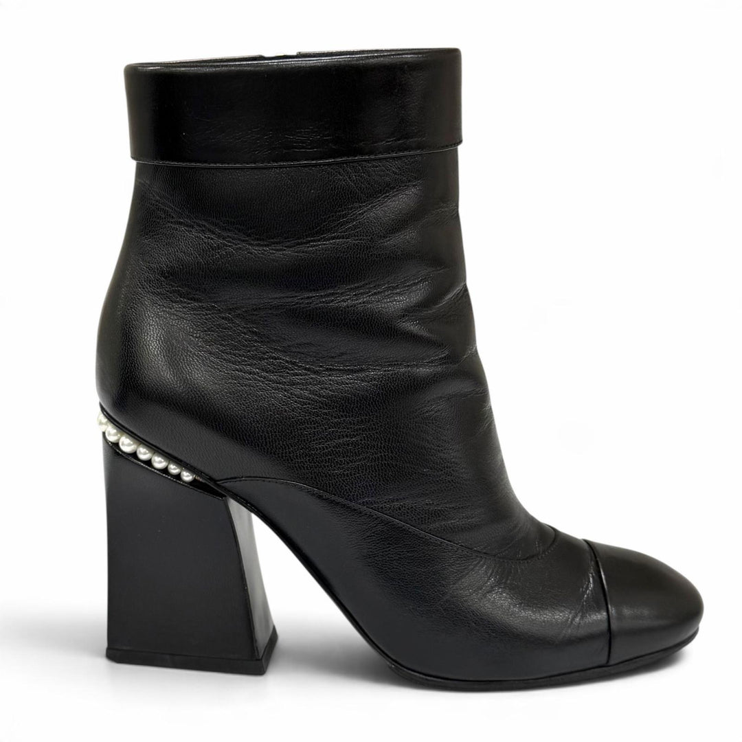 Great CHANEL Ankle boots COCO Mark Eco Pearl included black leather37 22A G39262
