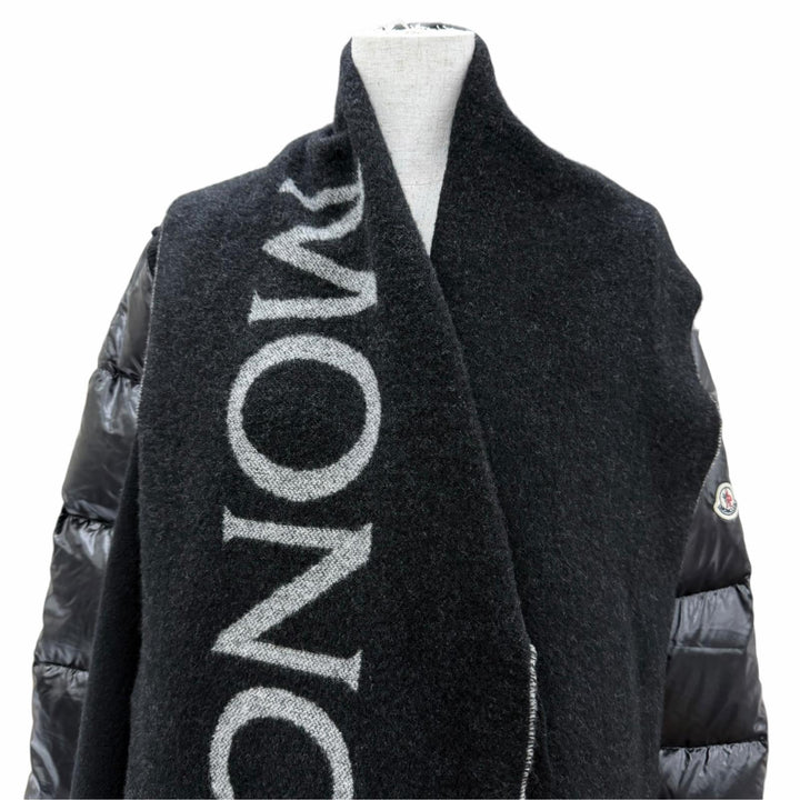 Great MONCLER down coat MANTELLA Wool paneling, logo patch, front opening. S