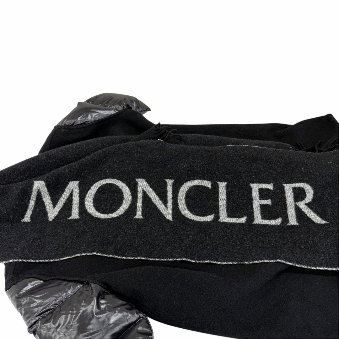 Great MONCLER down coat MANTELLA Wool paneling, logo patch, front opening. S