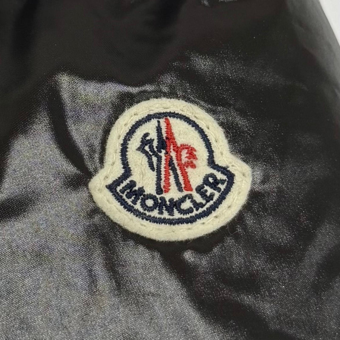 Great MONCLER down coat MANTELLA Wool paneling, logo patch, front opening. S