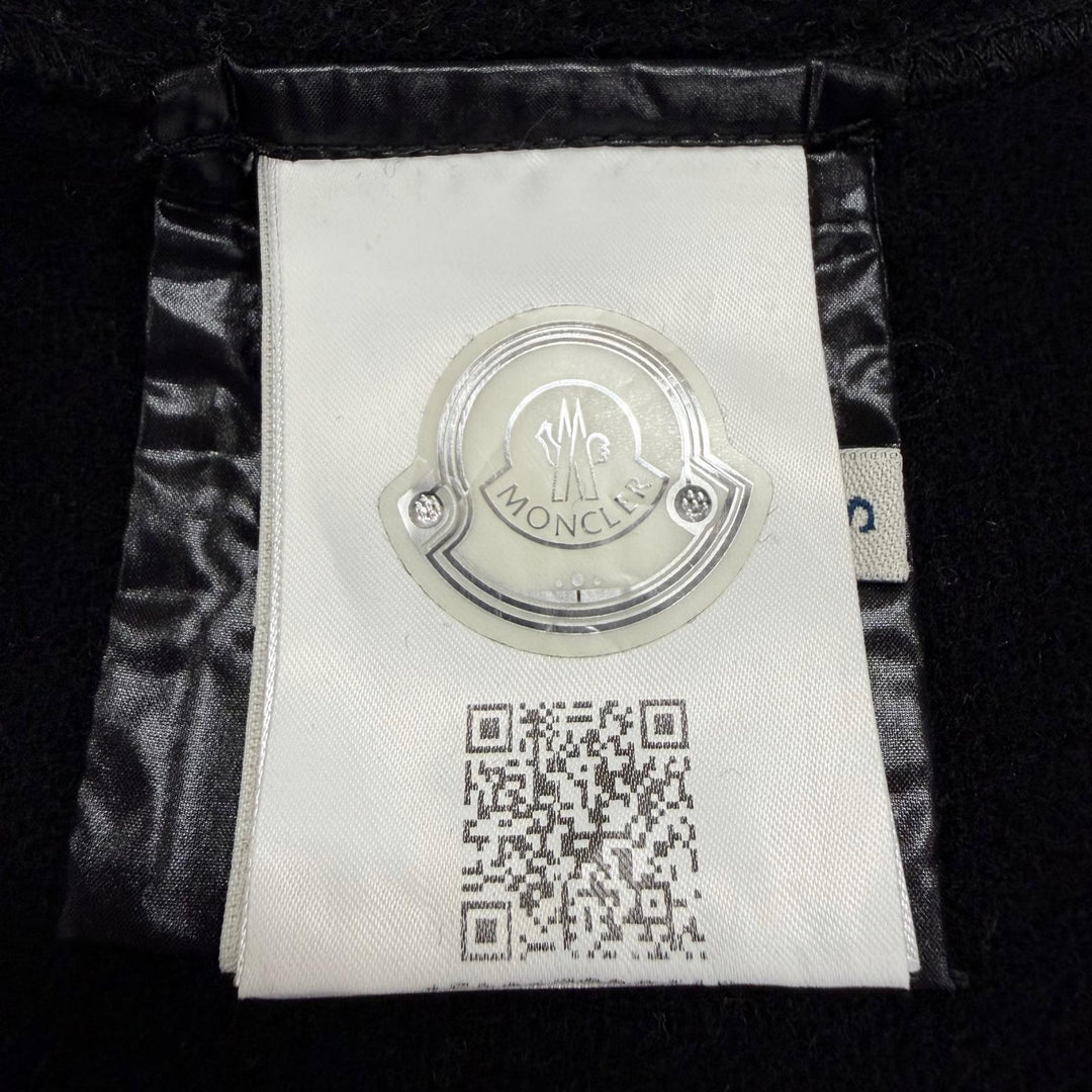 Great MONCLER down coat MANTELLA Wool paneling, logo patch, front opening. S
