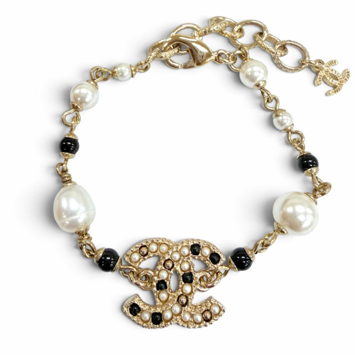 Excellent CHANEL bracelet COCO Mark Eco Pearl gold metal Women A21P AB6035