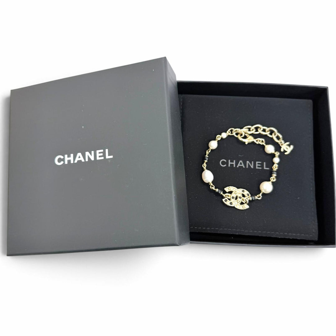 Excellent CHANEL bracelet COCO Mark Eco Pearl gold metal Women A21P AB6035