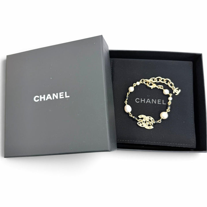 Excellent CHANEL bracelet COCO Mark Eco Pearl gold metal Women A21P AB6035