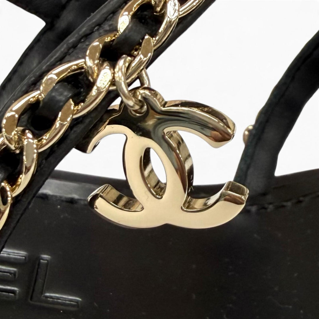 Pristine CHANEL Sandals COCO MarkChain Leather black leather Women IT 38 G45667