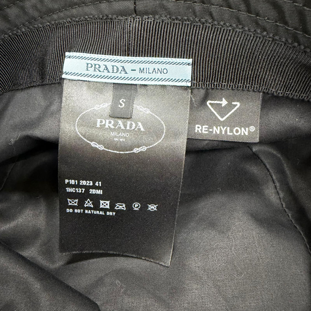 Great PRADA hat Triangle with logo Re Nylon black recycled Women S 1HC137