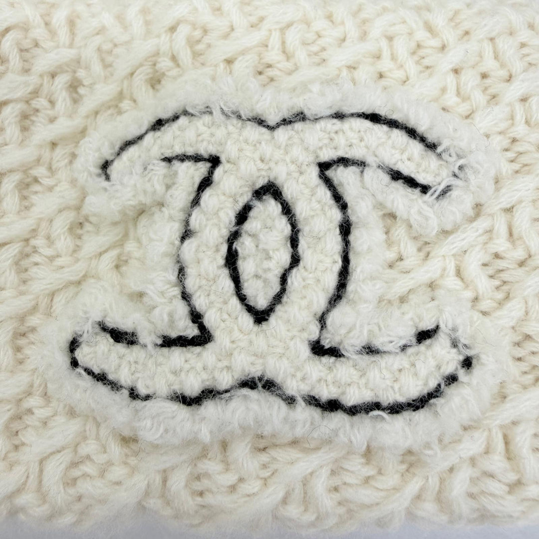 Great CHANEL Knit cap Tweed COCO Mark Beanie off white cashmere Women 24A