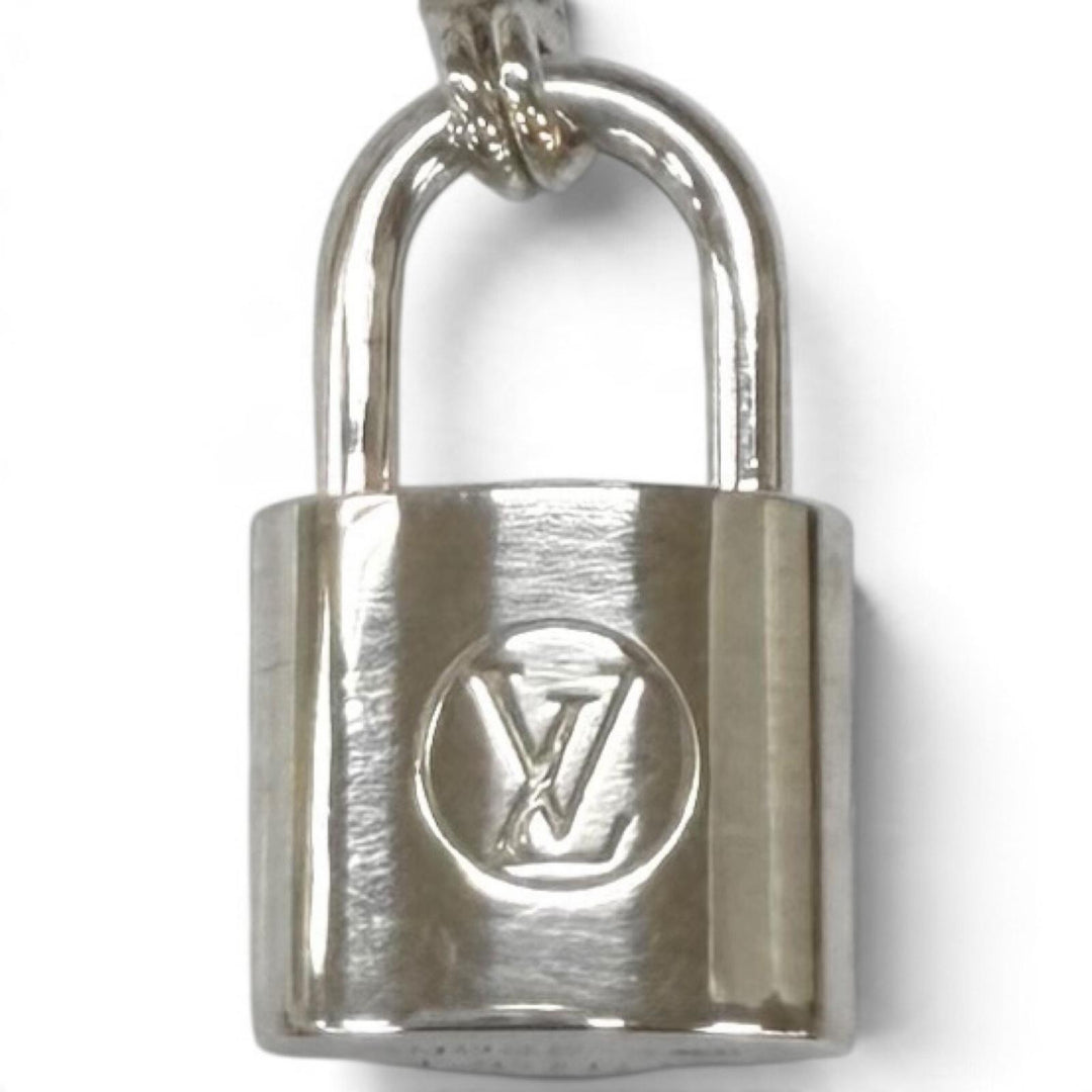 Great LOUIS VUITTON Necklace Silver Pendant Lockit LV logo Silver 925 Q93559