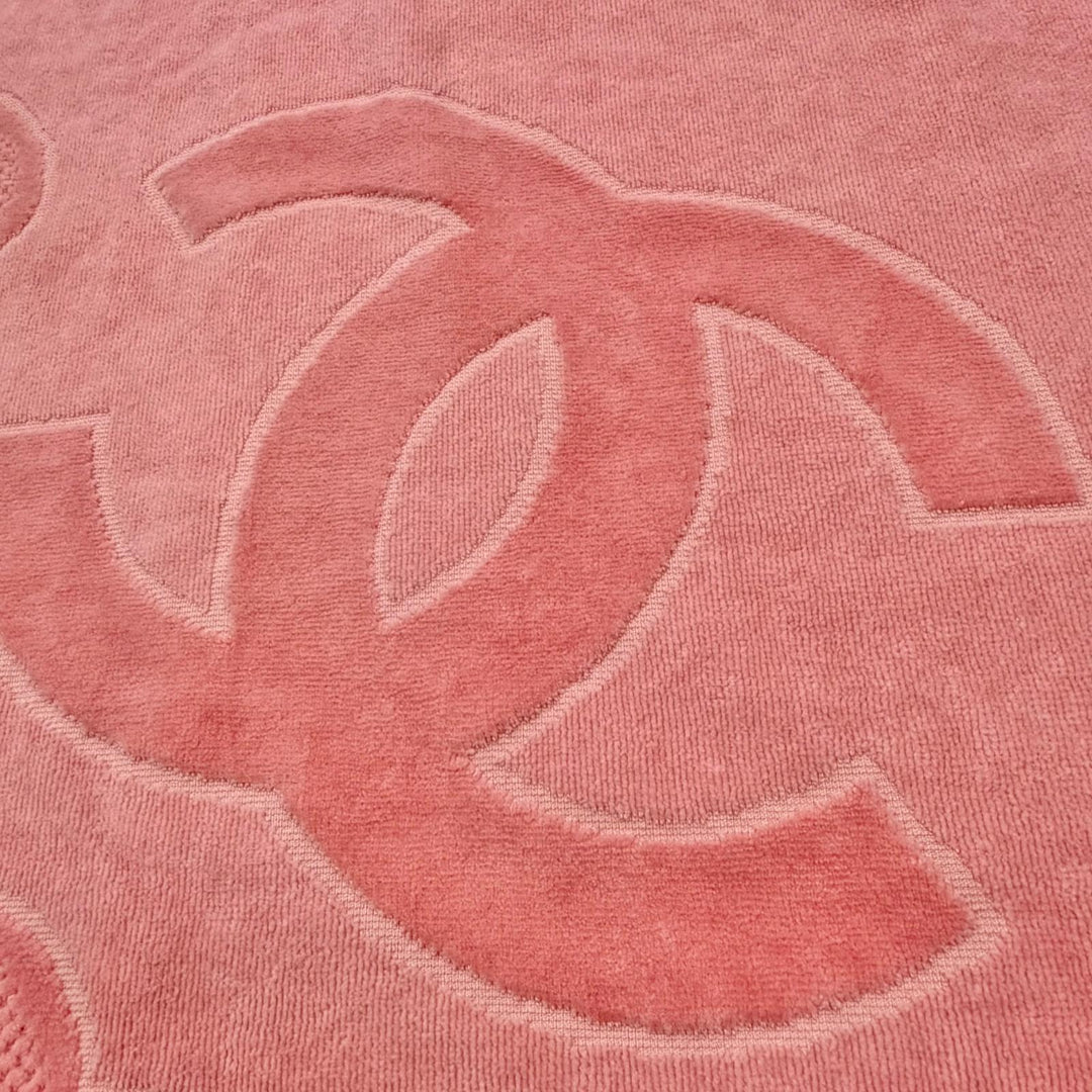 Pristine CHANEL COCO Mark Camellia Beach Towel and One-Shoulder Bag 2-Piece Set