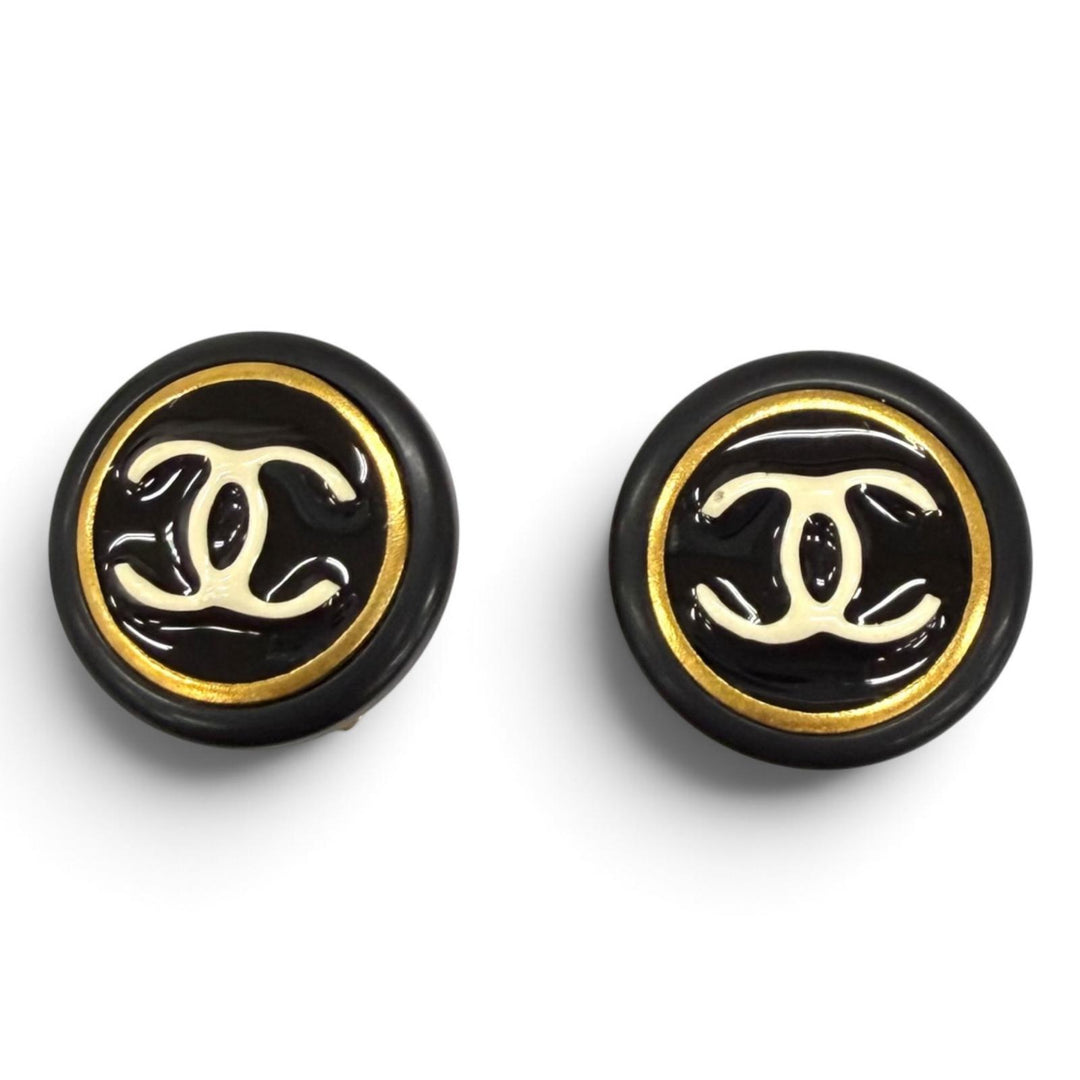 Great CHANEL Earring COCO Mark black Women 97P