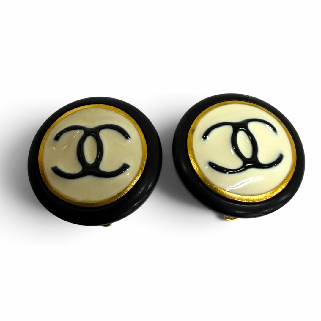 Excellent CHANEL Earring COCO Mark accessories black Women 97P