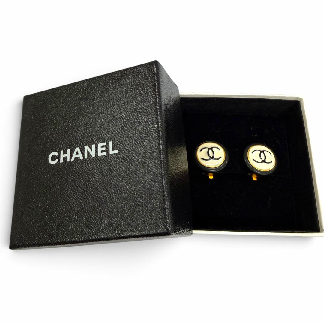 Excellent CHANEL Earring COCO Mark accessories black Women 97P