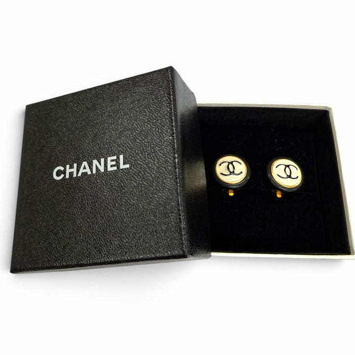 Excellent CHANEL Earring COCO Mark accessories black Women 97P