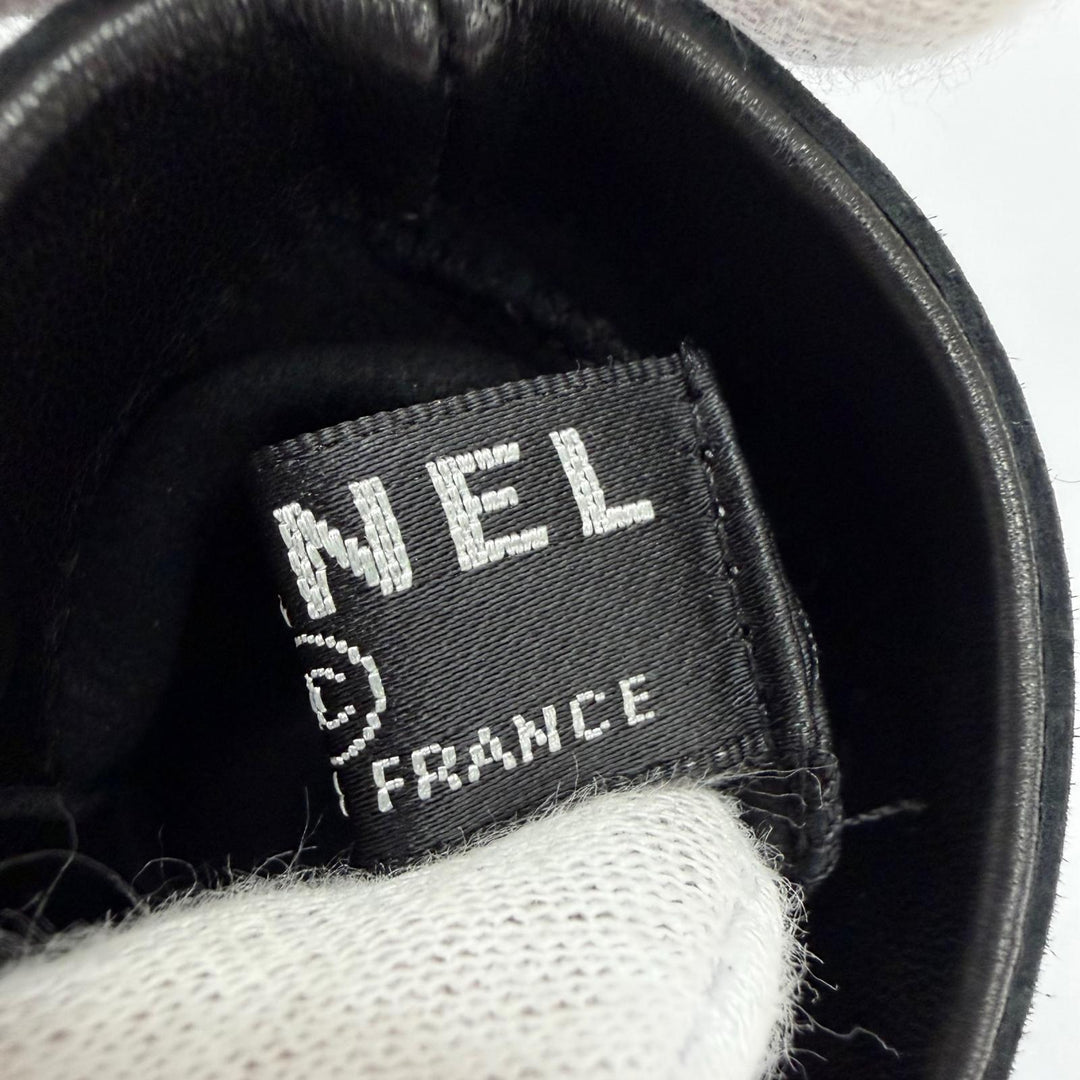 Great CHANEL gloves COCO Mark Logo Star Punching Leather Gloves black Women 7.5