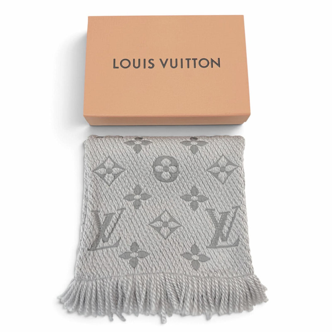 Great LOUIS VUITTON Scarf Escalp Logo Mania Monogrammed with fringe Griperles
