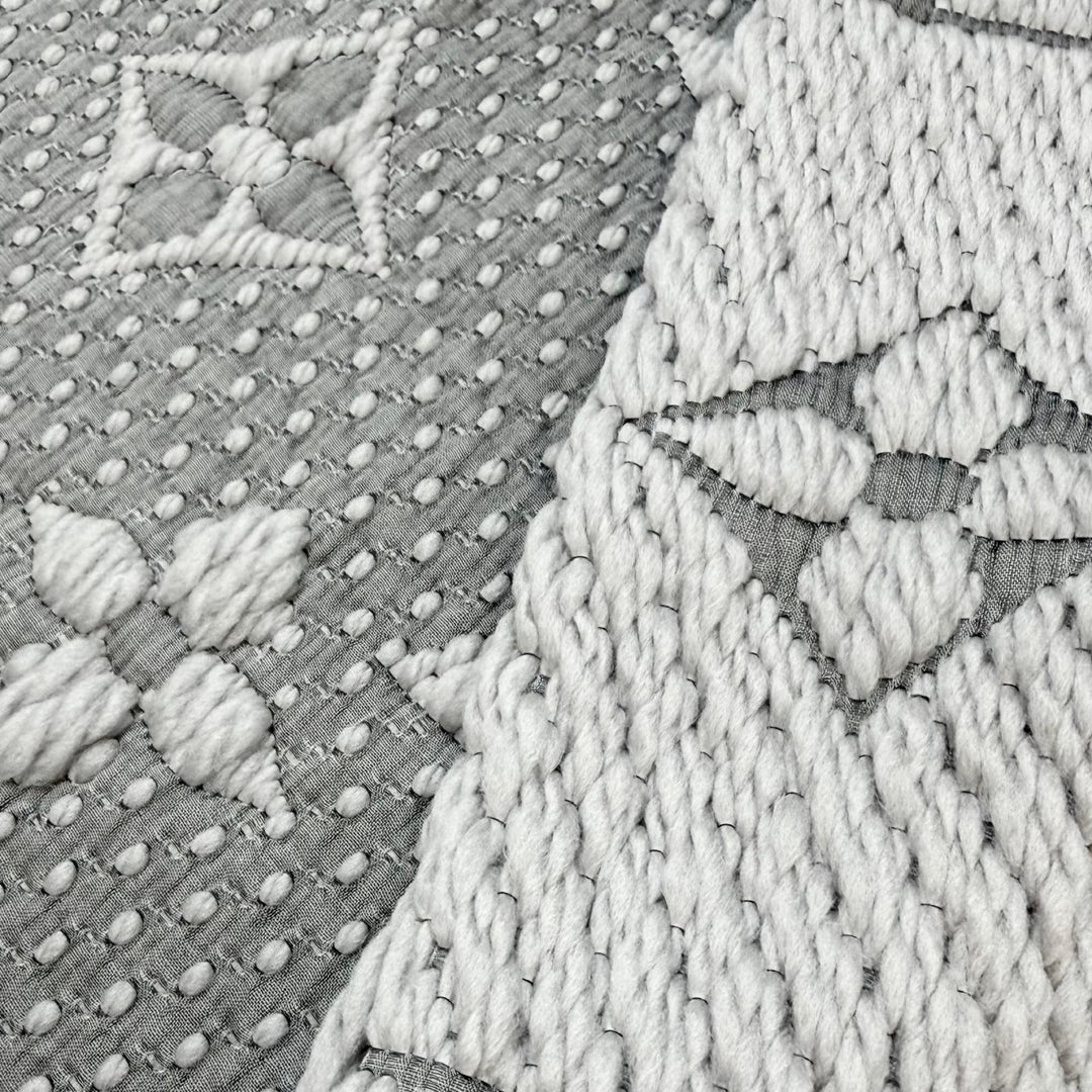 Great LOUIS VUITTON Scarf Escalp Logo Mania Monogrammed with fringe Griperles