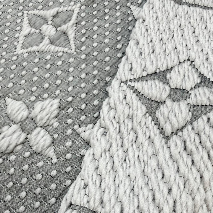 Great LOUIS VUITTON Scarf Escalp Logo Mania Monogrammed with fringe Griperles