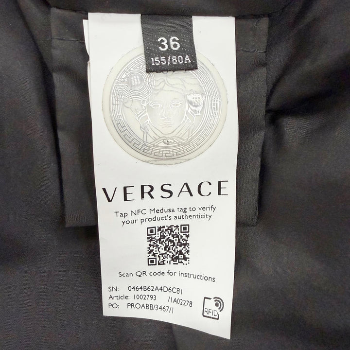 Great VERSACE Down jacket Hooded lining with baroque pattern, zip-up. 36 1002793