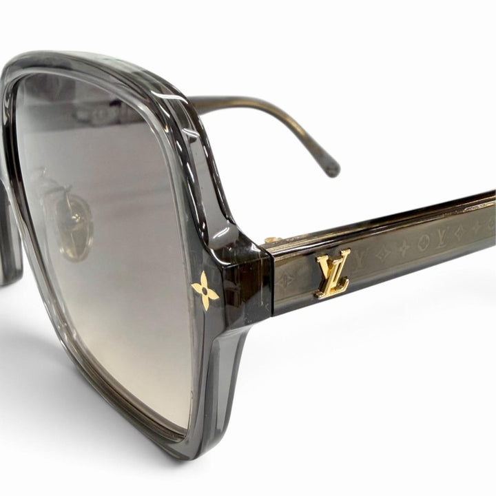 Great LOUIS VUITTON Sunglasses LV Aura Square Current product Z3044E