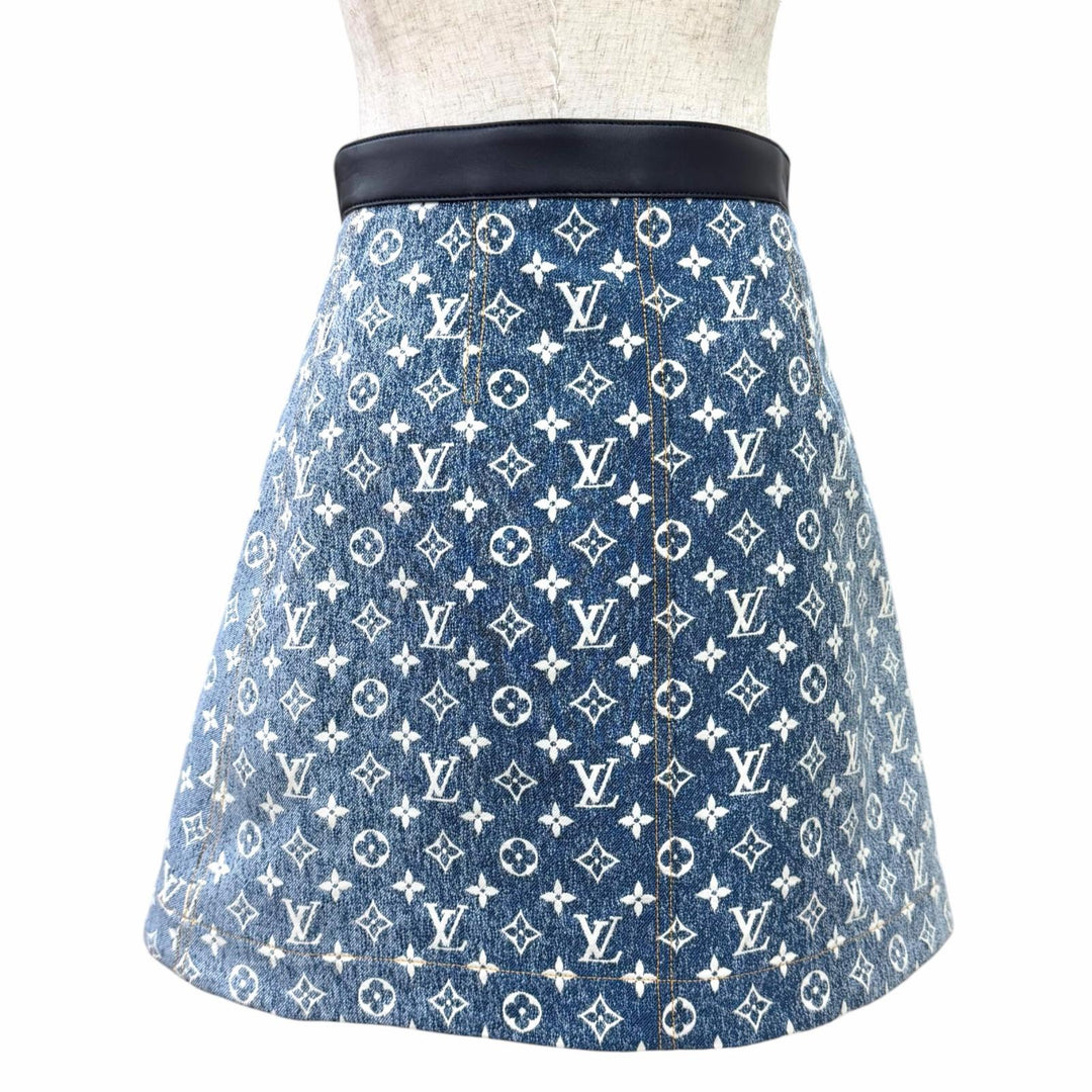 Excellent LOUIS VUITTON Mini skirt Logo gold buttons, monogram denim, IT 36
