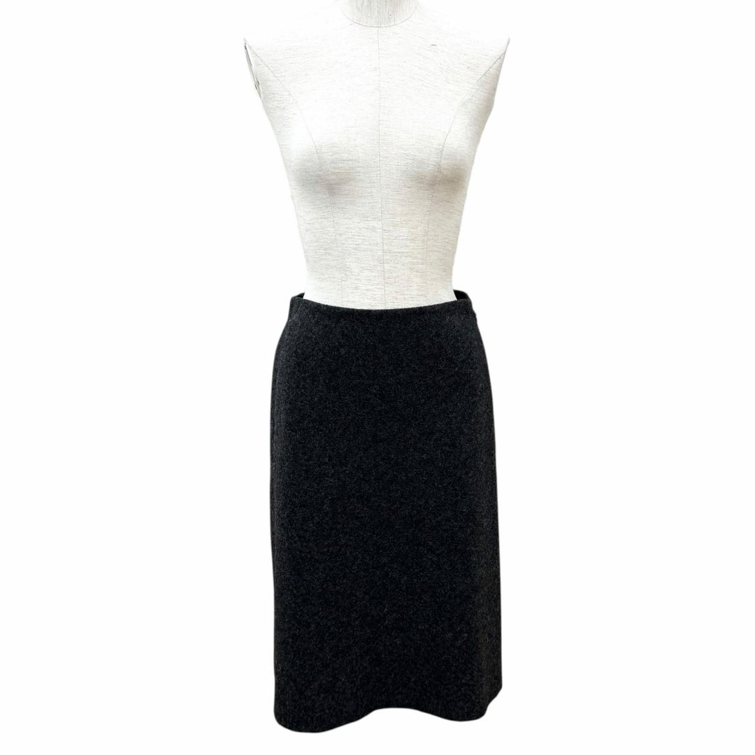 Excellent MIUMIU skirt Trapezoid shape with logo patch Dark gray wool 38 MG2558