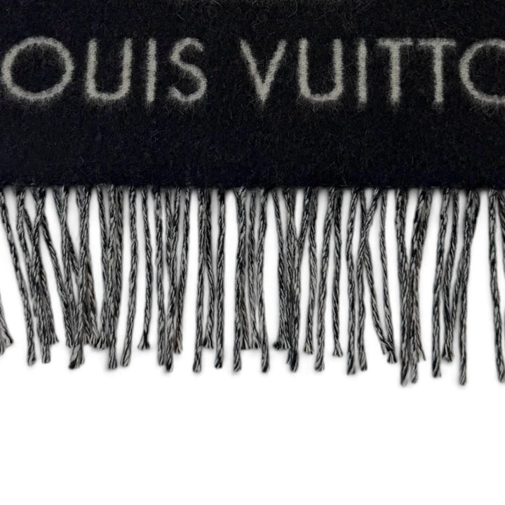 Excellent LOUIS VUITTON Scarf Reykjavik Monogrammed with fringe Noir M71040