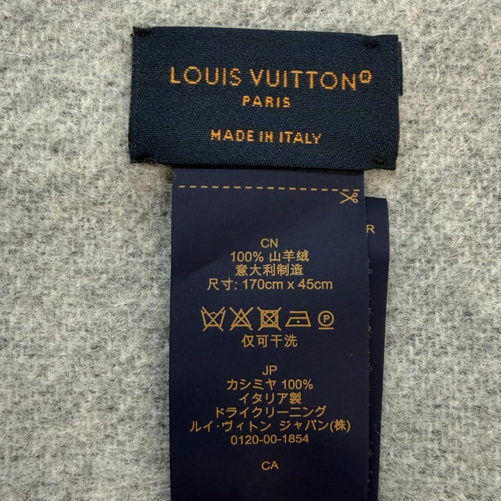 Excellent LOUIS VUITTON Scarf Reykjavik Monogrammed with fringe Noir M71040